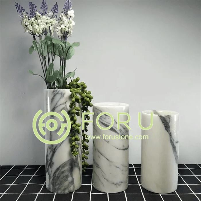 Do flowers need vase