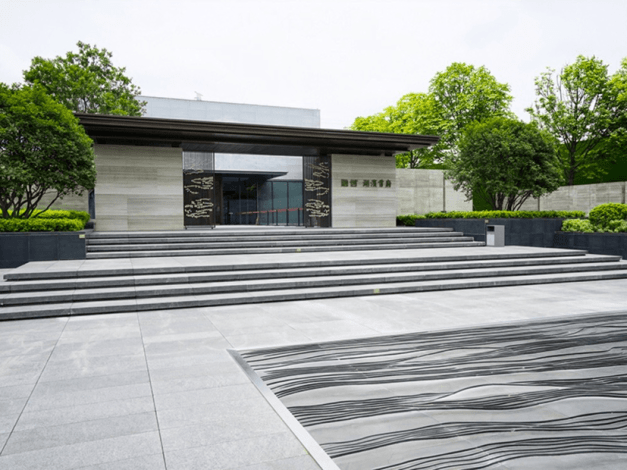 Lake Mansion Entrance with Wooden White Marble Tiles
